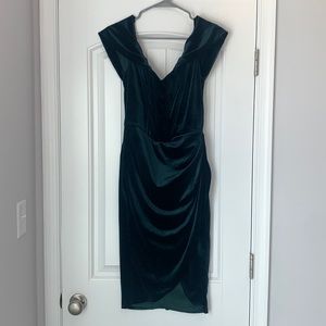 Velvet green off the shoulder bodycon corset dress. Size L. Midi length.